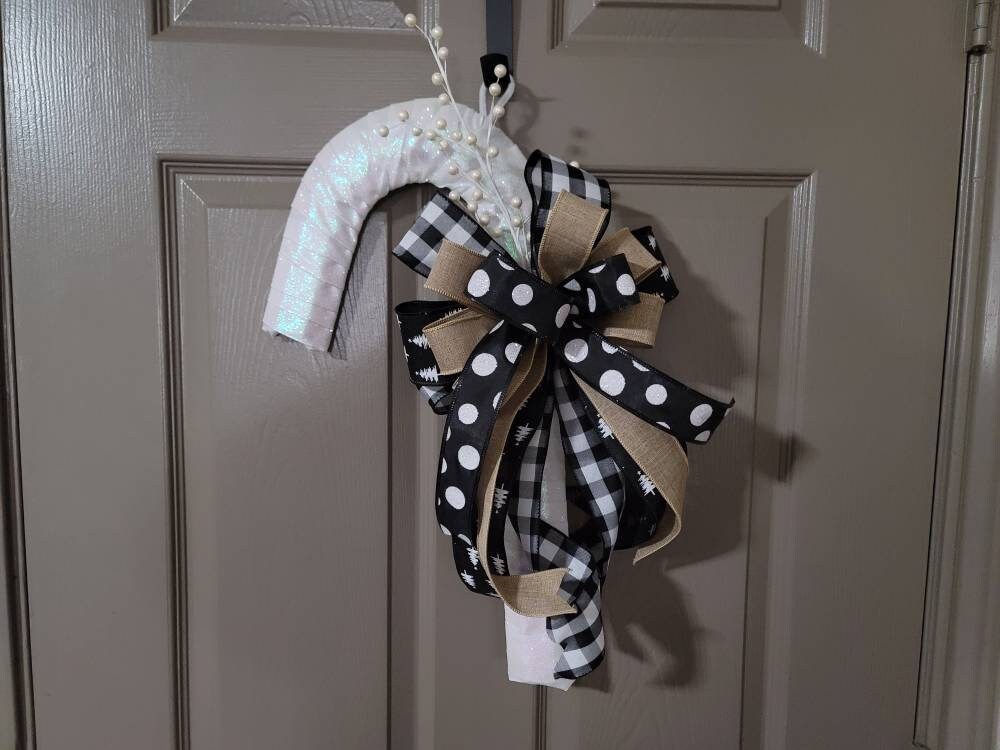 Candy cane wreath, Christmas wreath, holiday wreath, winter wreath, black and white wreath, rustic Farmhouse wreath, front door wreath