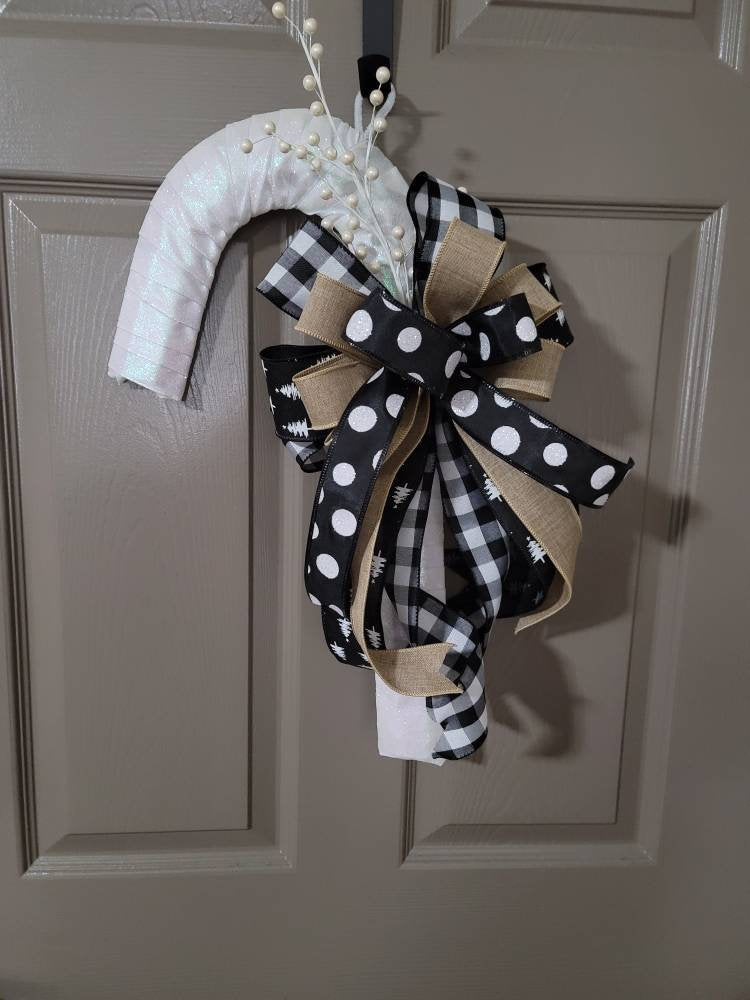 Candy cane wreath, Christmas wreath, holiday wreath, winter wreath, black and white wreath, rustic Farmhouse wreath, front door wreath